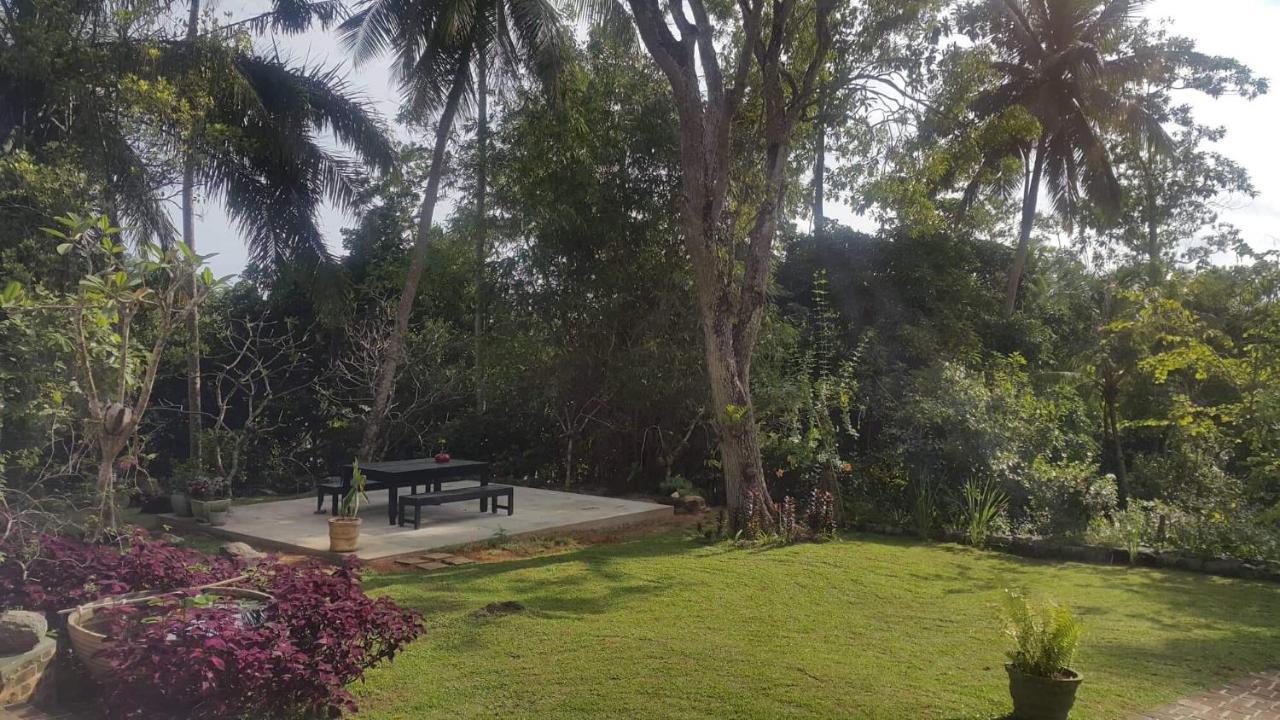 Templeberg Bed and Breakfast Walahanduwa Buitenkant foto
